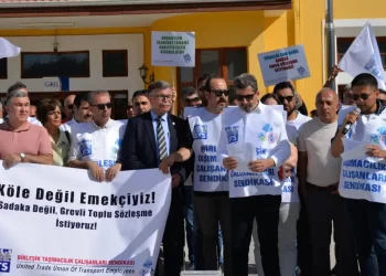 Birleşik Taşımacılık Çalışanları Sendikası (BTS) Tarihi Sivas Garı önünde basın açıklaması yaptı!