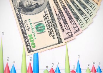 Ekonomist / Siyaset Bilimci / Ankara Üniversitesi Siyasal Bilgiler Fakültesi İktisat ve ODTÜ Matematik bölümünden mezun olan Battal Özkapıcı, Ziraat Bankası'nda Müfettiş, Şube Müdürü ve Daire Başkanı olarak görev yaptı.