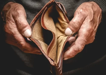 Emekli ve Kamu Çalışanlarının Alım Gücü Çöküyor: Zam Teklifi Gerçekleri Yansıtmıyor