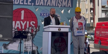 Emek ve Demokrasi Derneği Başkanı Köksal Tek: “Milyonlarca insan, ülkenin tepesine çöreklenmiş bir kesimin ‘iç sömürgesi’ haline gelmenin öfkesini yaşıyor.”